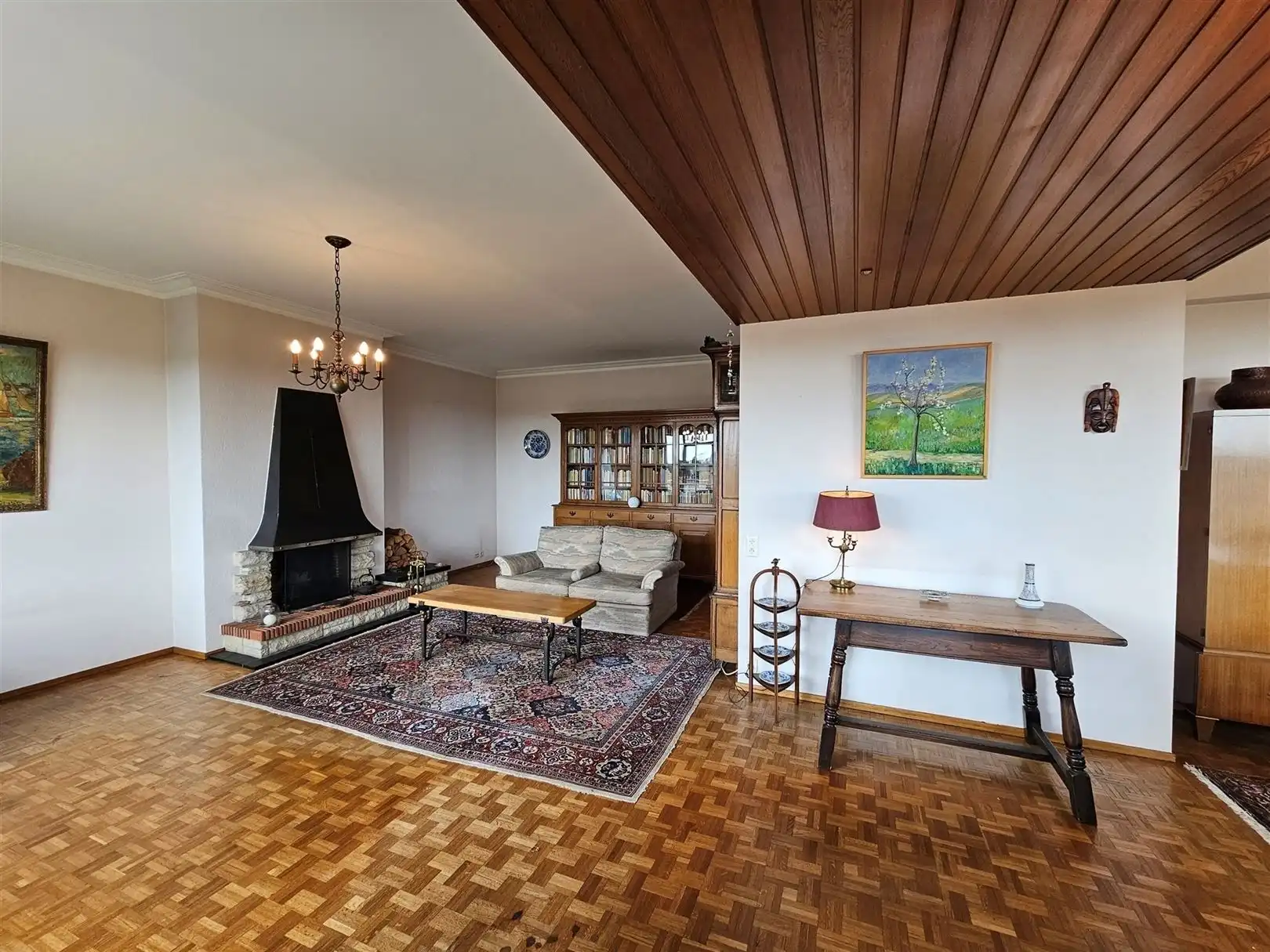 Ruim appartement met 4 slpks, terras en garagebox. foto 3