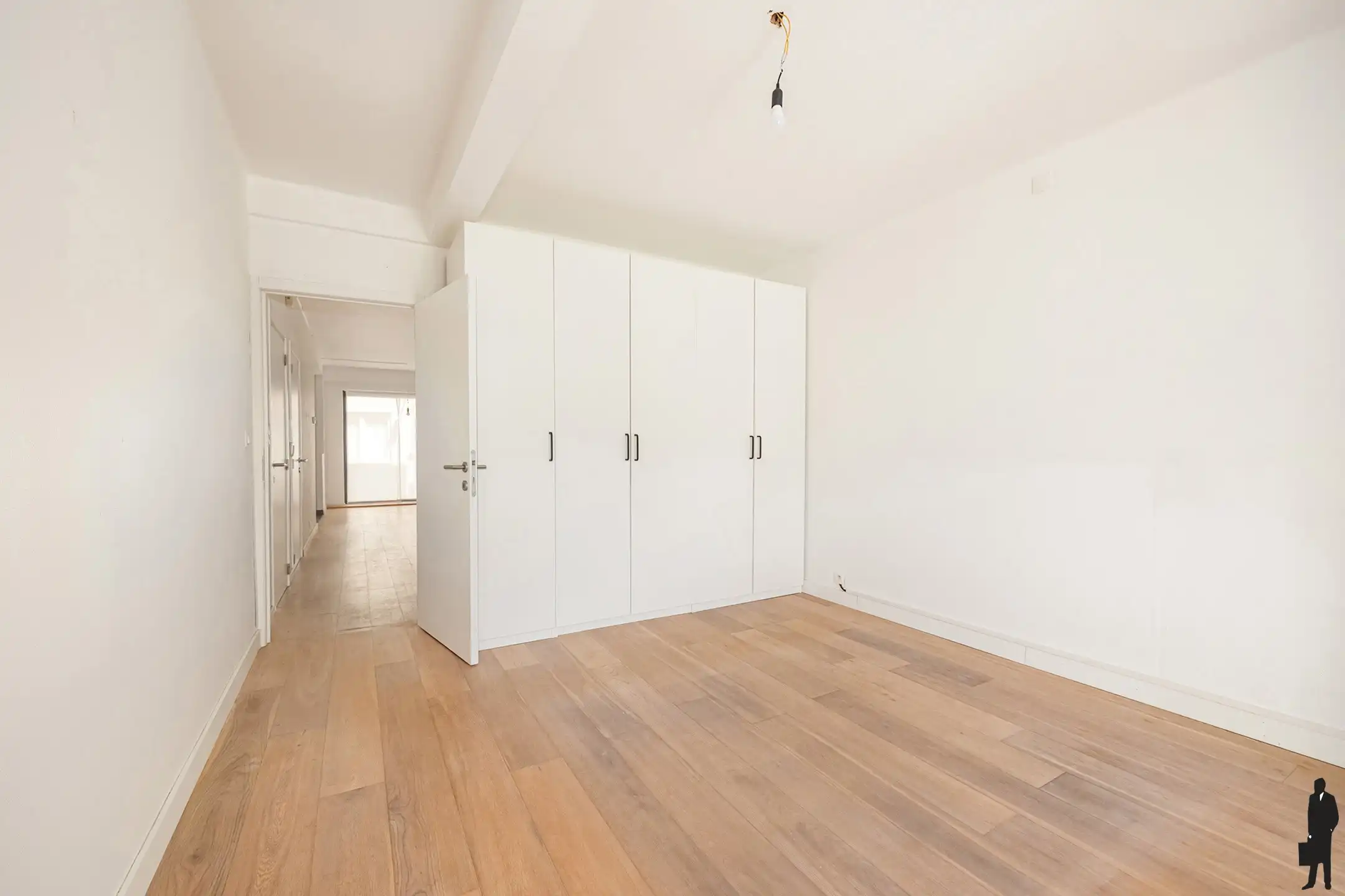 Gerenoveerd 1-slpkappartement met terras in hartje Beveren foto 8