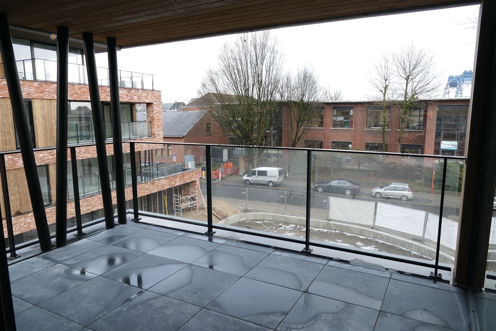 Lichtrijk appartement met terras en autostaanplaats op centrale ligging foto 6