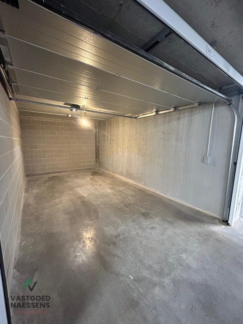 Ruime garagebox vlakbij Zeedijk te Oostende foto 4