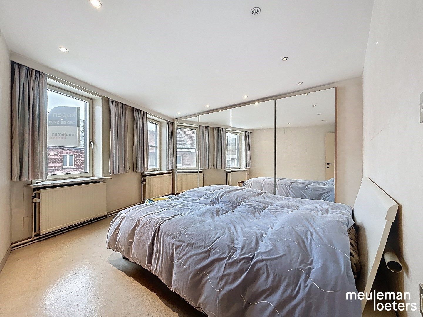 Ruime rijwoning nabij het commercieel centrum van Roeselare foto 13