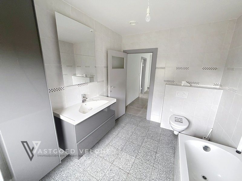 Goed gelegen duplex appartement met 3 slaapkamers, 2 terrassen en private tuin ! foto 30