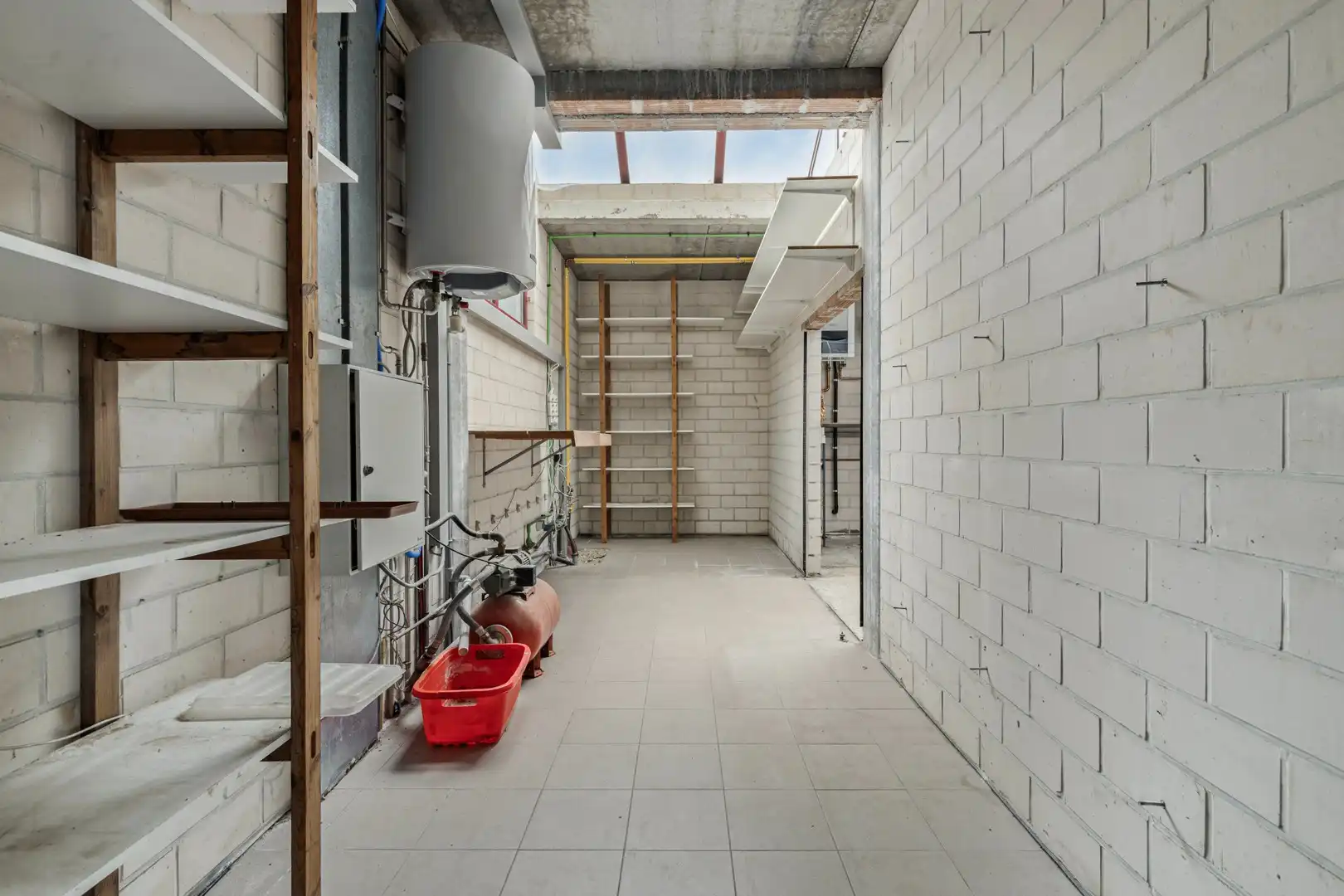 Handelspand met groot appartement foto 10