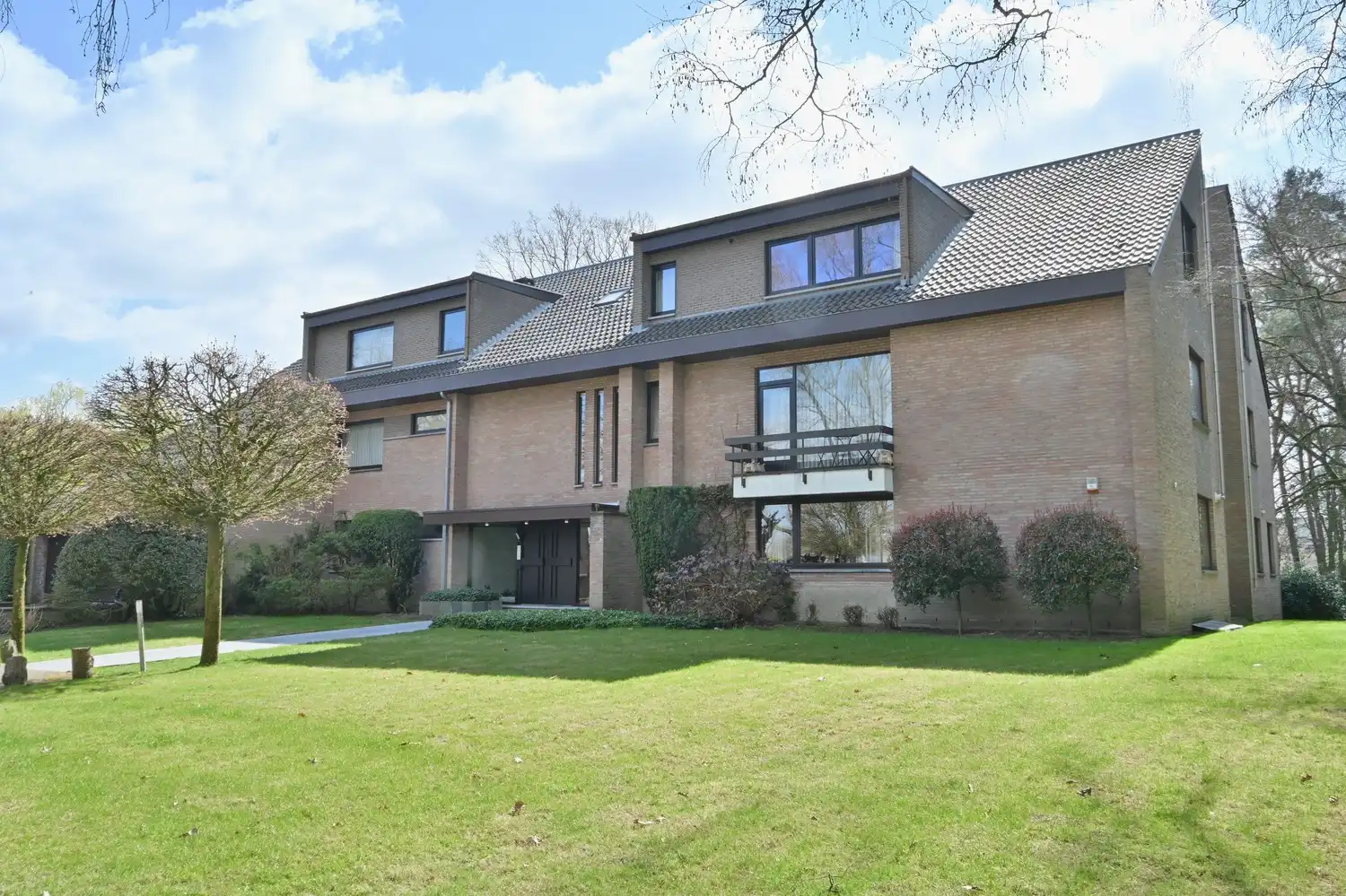 Schitterend instapklaar villa-appartement gelegen op de gelijkvloerse verdieping in een luxe residentie met binnenzwembad en gezamenlijke parktuin foto 24