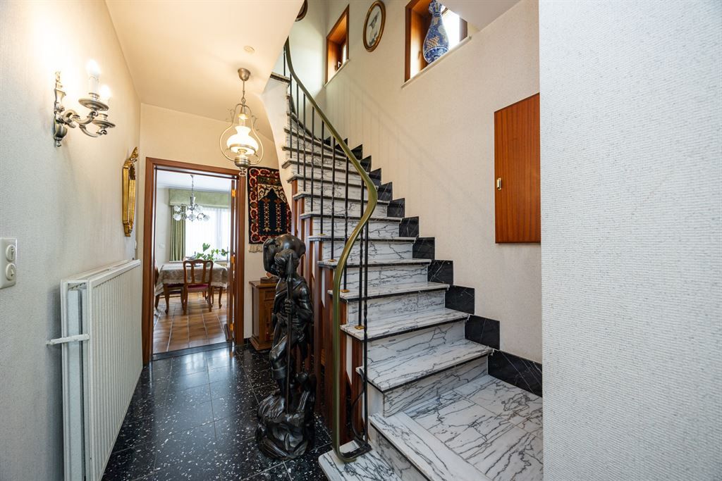 Renovatiewoning met 3 slaapkamers op uitstekende locatie foto 7
