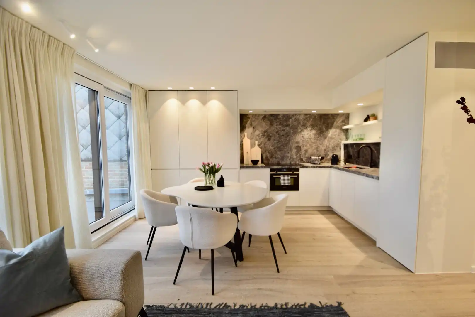 Prachtig penthouse appartement gelegen nabij de Zeedijk, de winkels en het Van Bunnenplein. foto 7