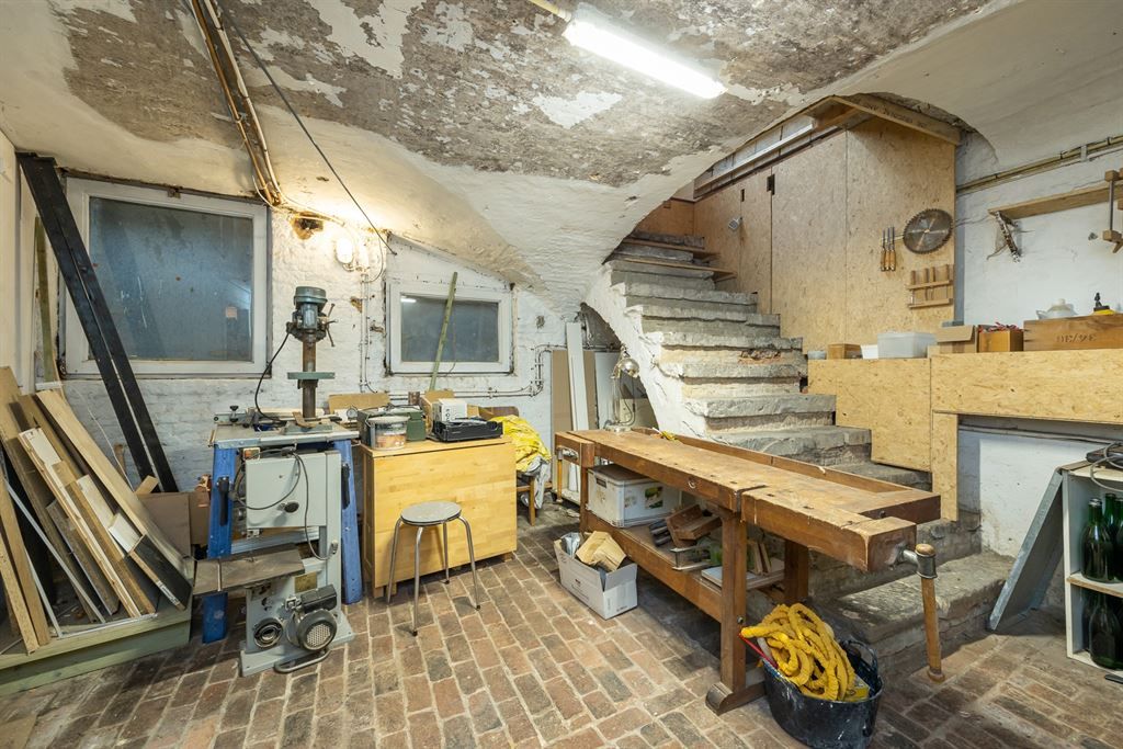 Karaktervol appartement met stadskoer foto 14