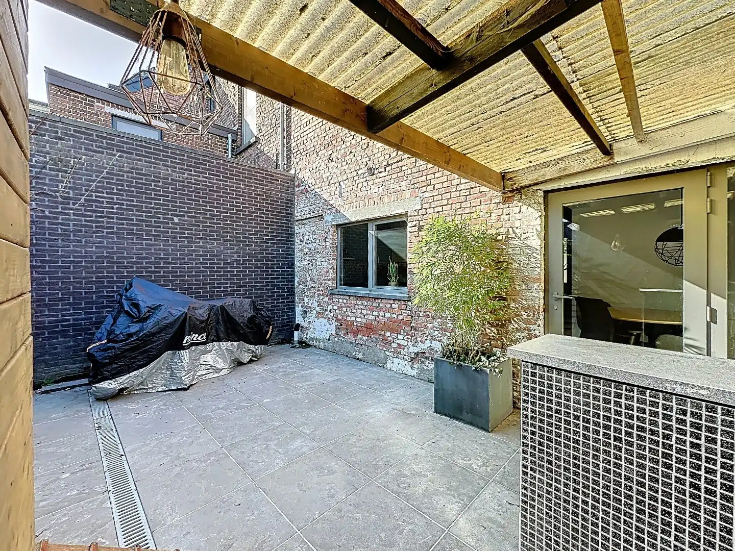 Instapklaar huisje met zonnig terras in Herent foto 18