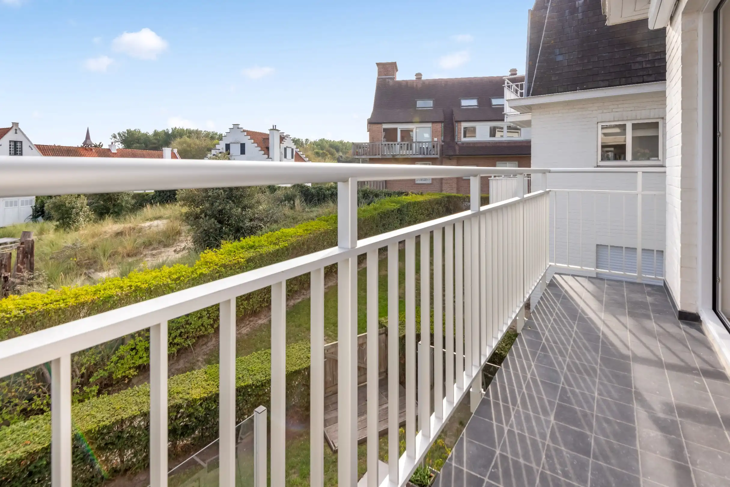 Zuidgericht hoekappartement in een villa residentie met open zicht gelegen op 100 meter van de Zeedijk foto 6