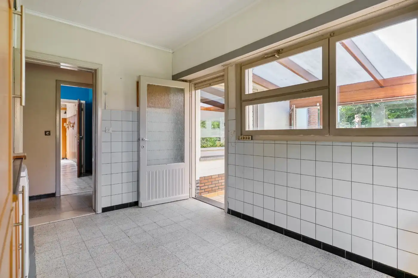 Vrijstaande, te renoveren woning met 3 slpk., garage en tuin foto 11
