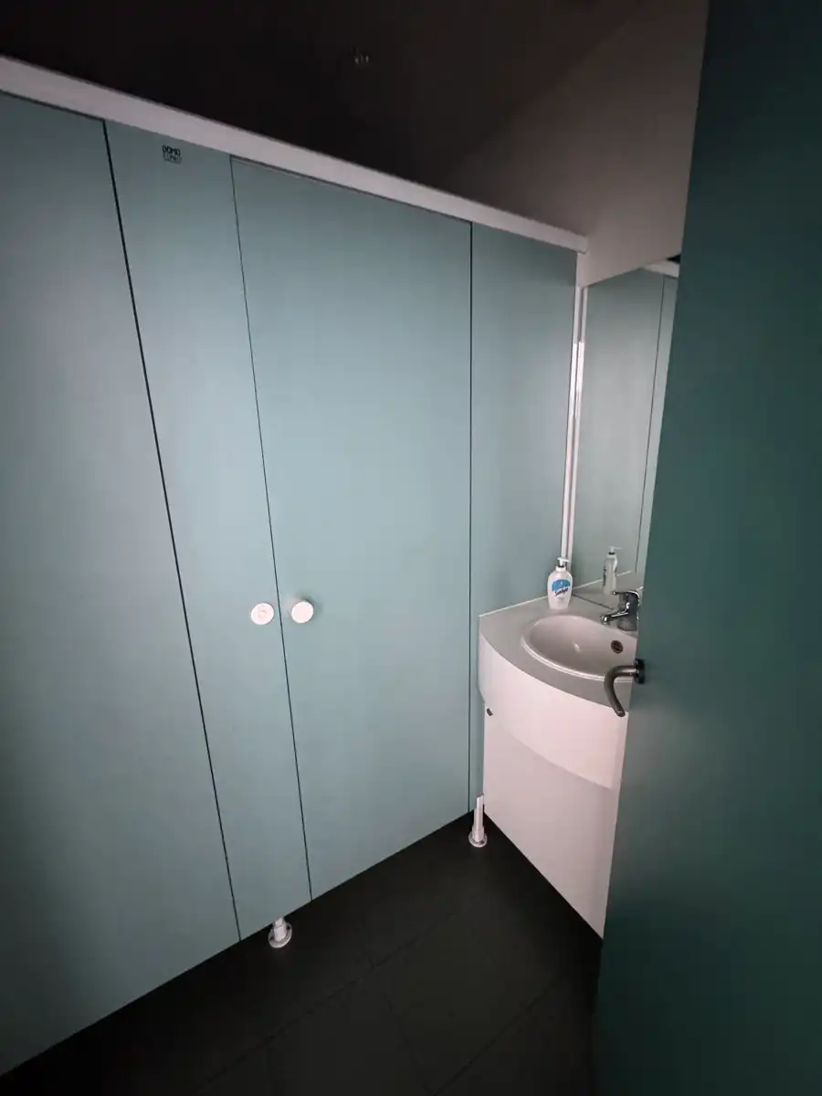 Grote magazijnruimte/atelier met kantoor te koop in Deurne  foto 14