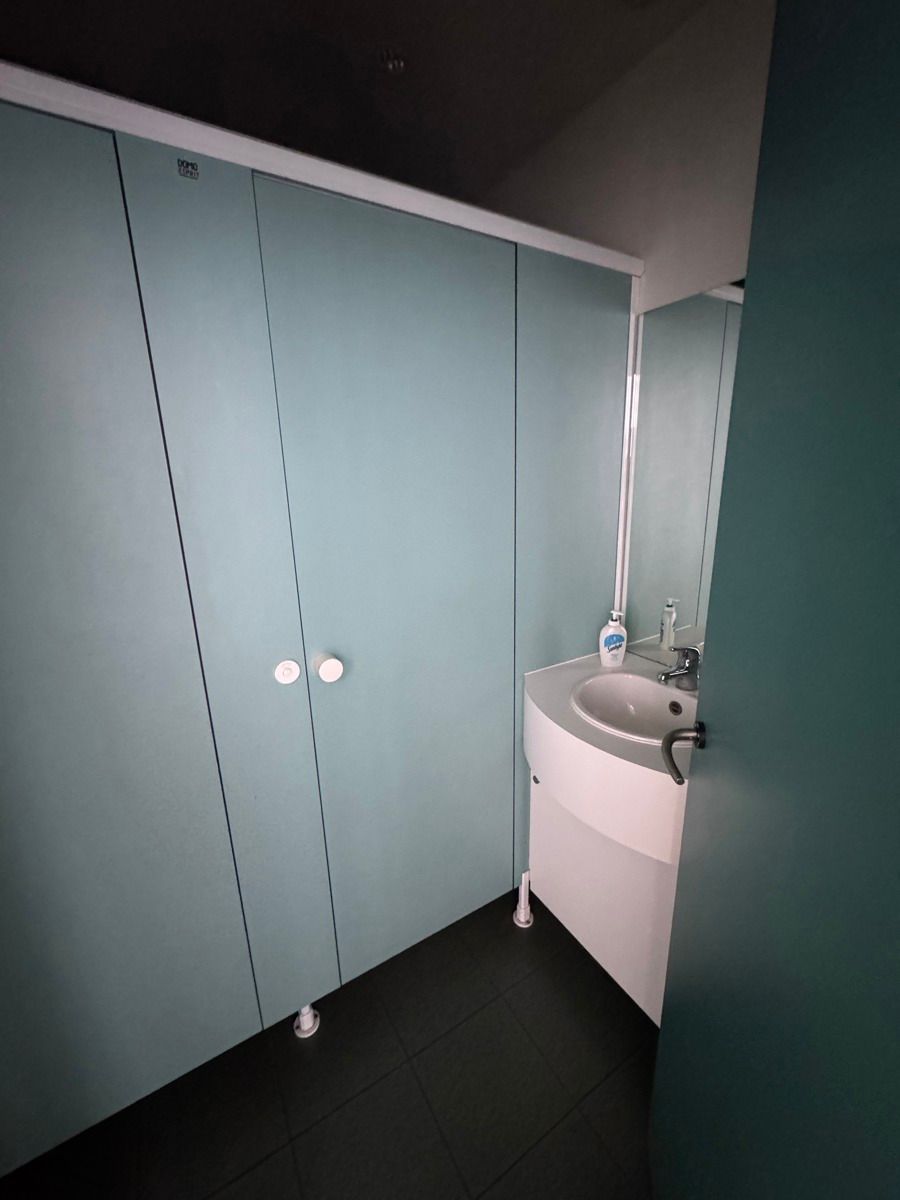 Grote magazijnruimte/atelier met kantoor te koop in Deurne  foto 18