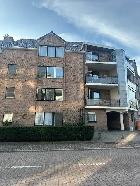 Ruim en lichtrijk appartement (127 m²) in het centrum van Overpelt foto {{pictureIndex}}