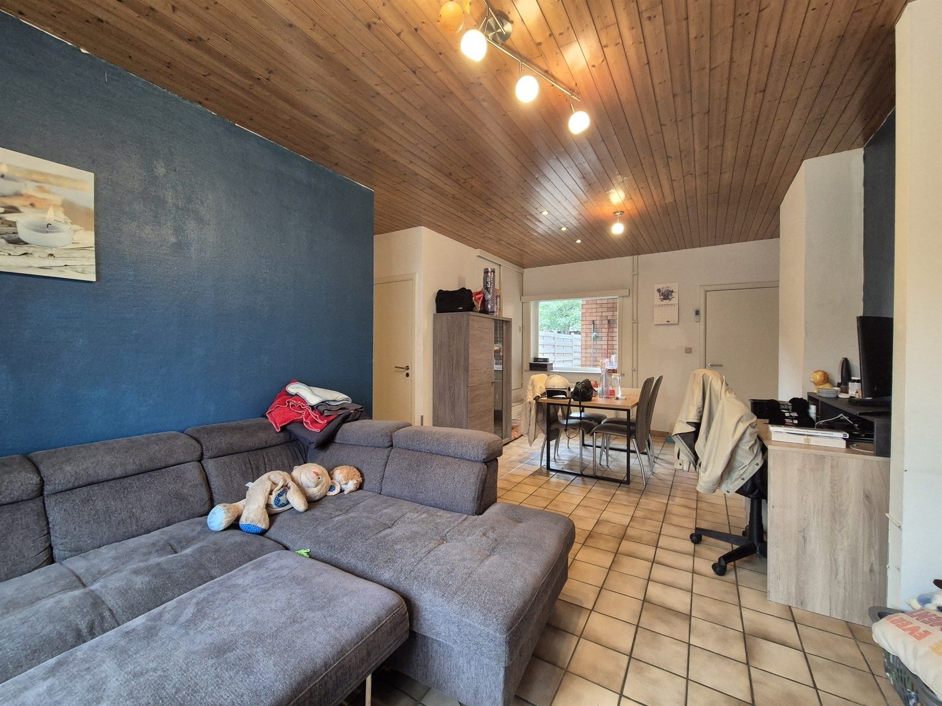 Centraal gelegen 2 slaapkamer woning met koer. foto 4