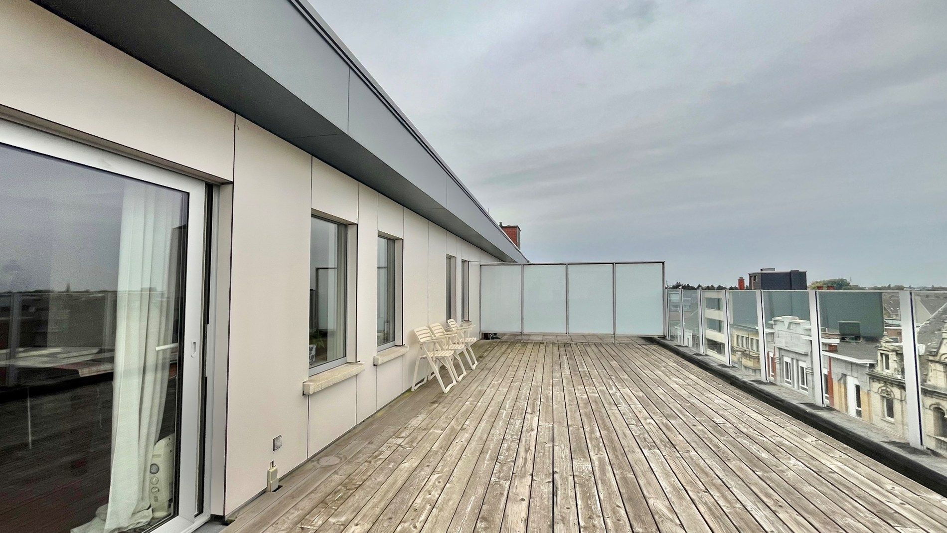 Luxe penthouse (6de verdieping) van 191 m² met 2 terrassen en ondergrondse staanplaats foto {{pictureIndex}}