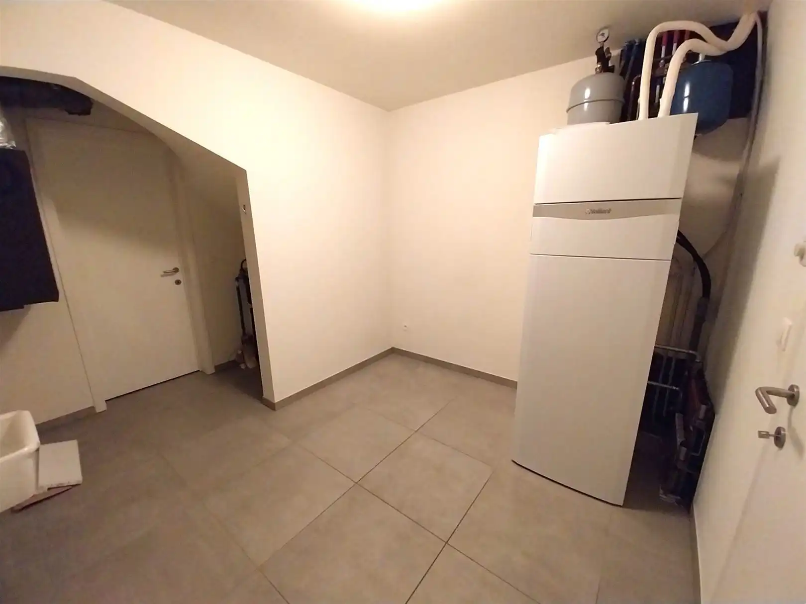 TE  HUUR: Halfopen bebouwing met 3 slaapkamers in Pelt! foto 13