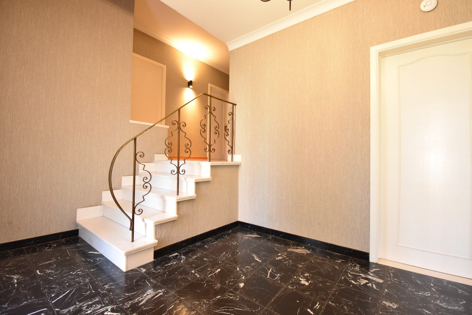 ** WACHTLIJST VOLZET **Verzorgde vrijstaande woning met 3 slaapkamers vlakbij centrum Hoeselt foto 6