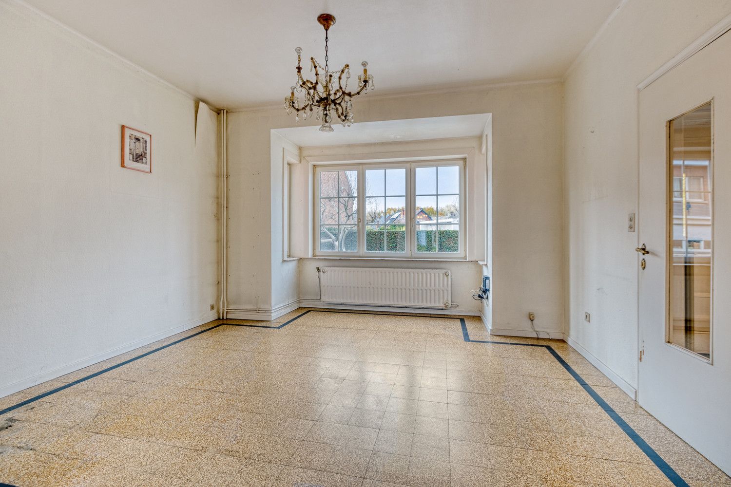 ZEER CHARMANTE WONING MET 4 SLAAPKAMERS, TUIN EN GARAGE TE DIEST! foto 5