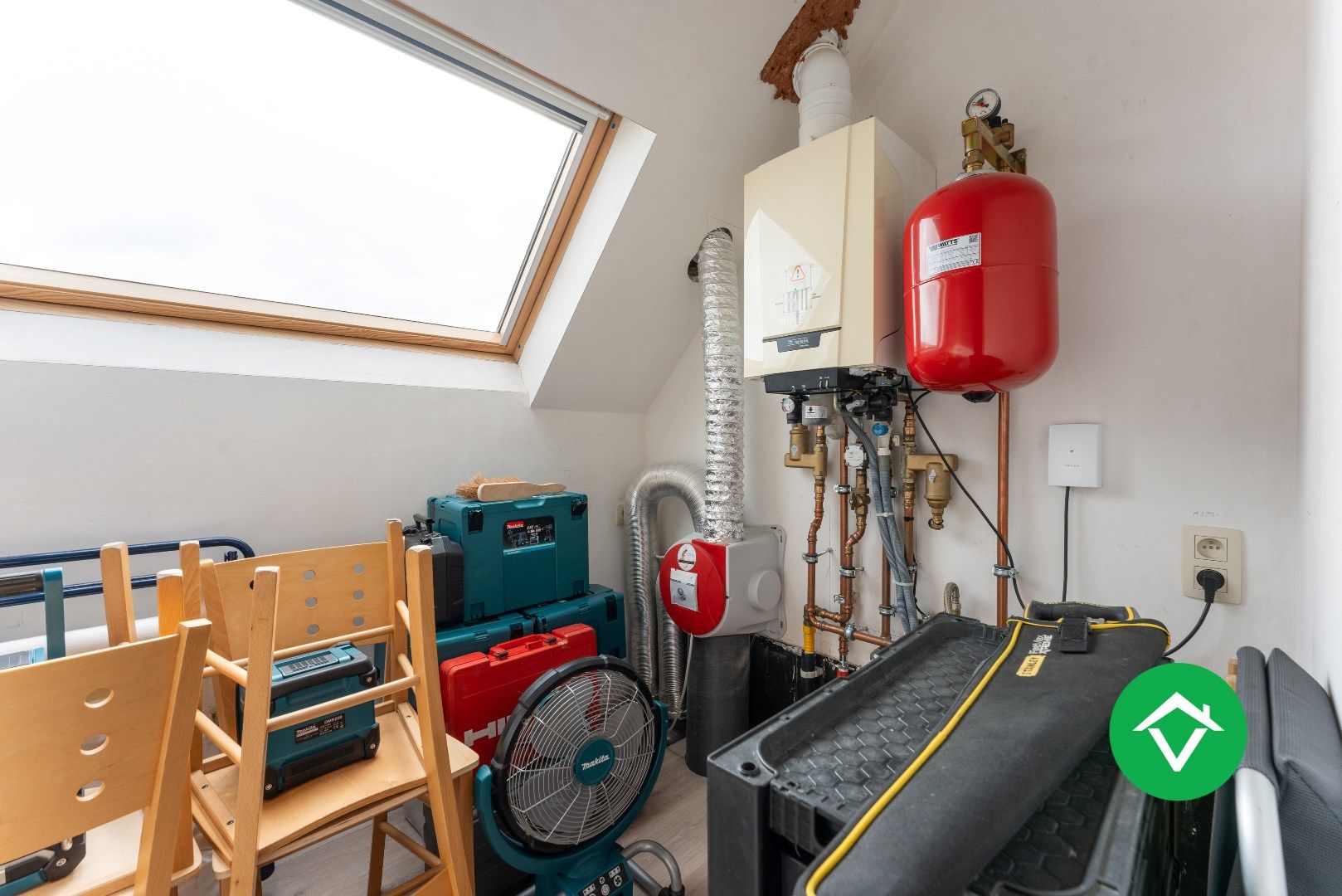 Instapklare, recente woning (2018) met 4 slaapkamers en garage in hartje Koekelare. foto 20