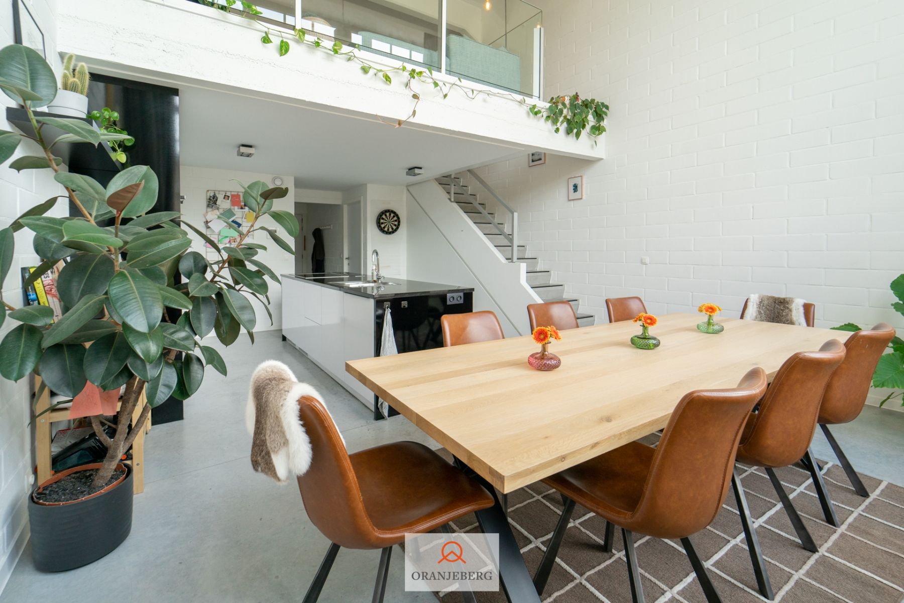 Schitterend en ruim appartement-loft in voormalig fabrieksgebouw! foto 2