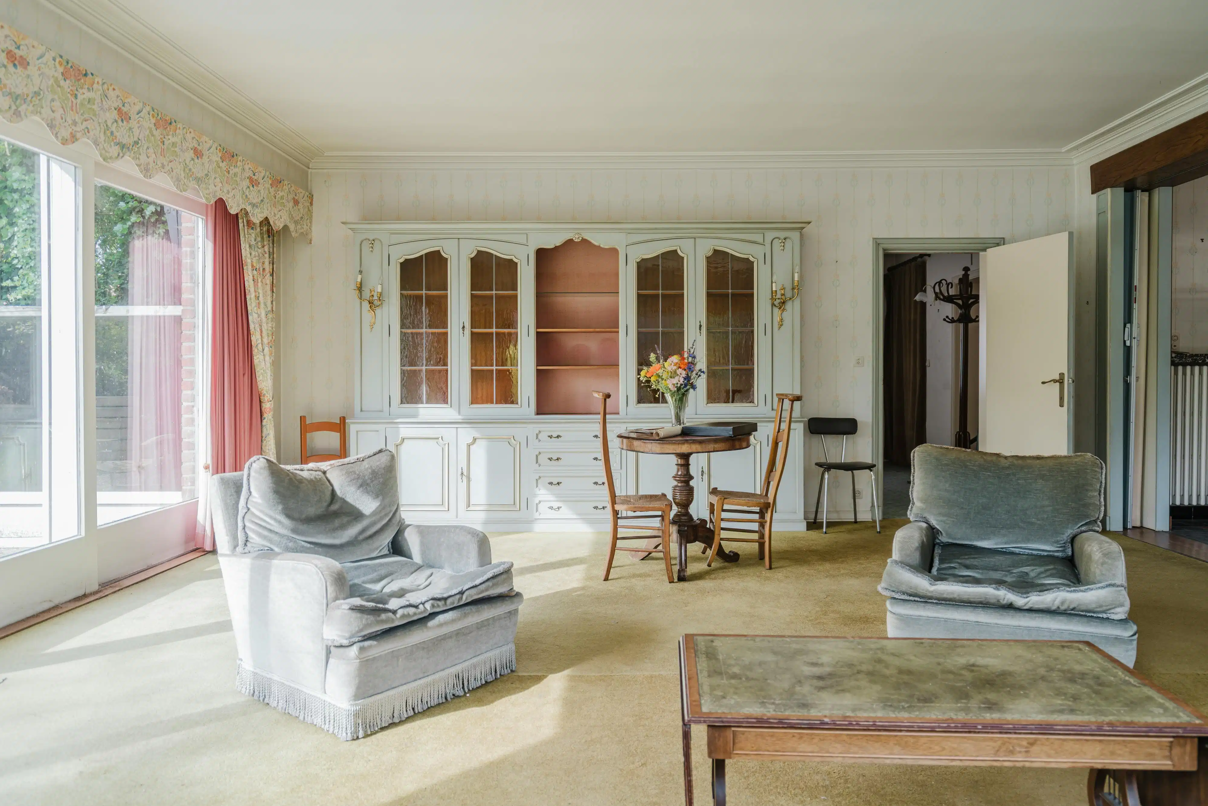 Karaktervolle woning met 4 slaapkamers te koop in Bissegem! foto 3