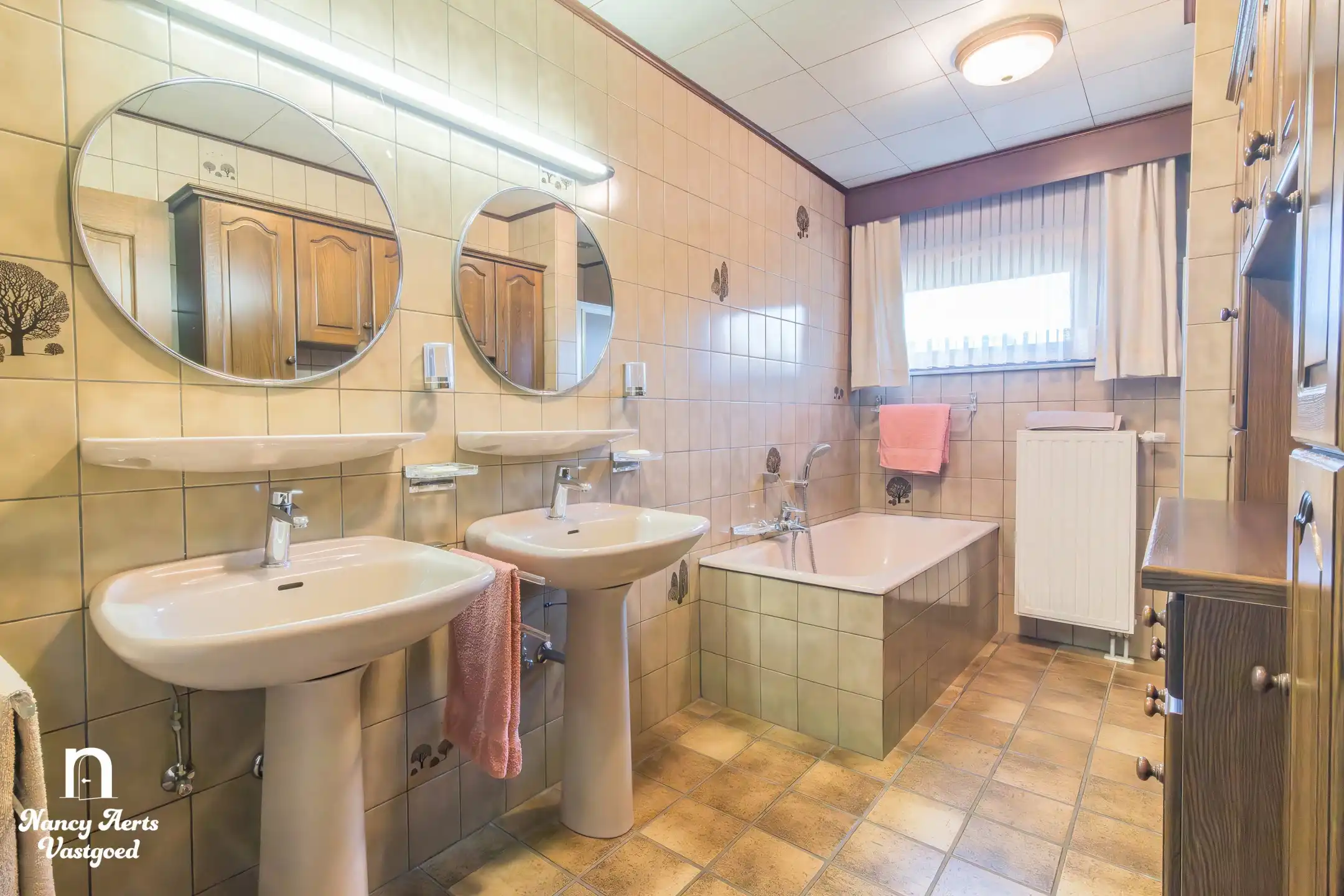 Lichtrijke woning met prachtige tuin en groeipotentieel foto 16