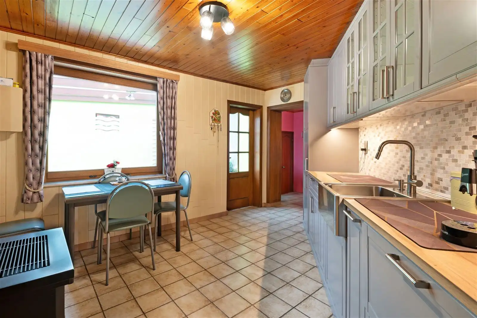 Gezinswoning met tuin en garage op 5are81 foto 13