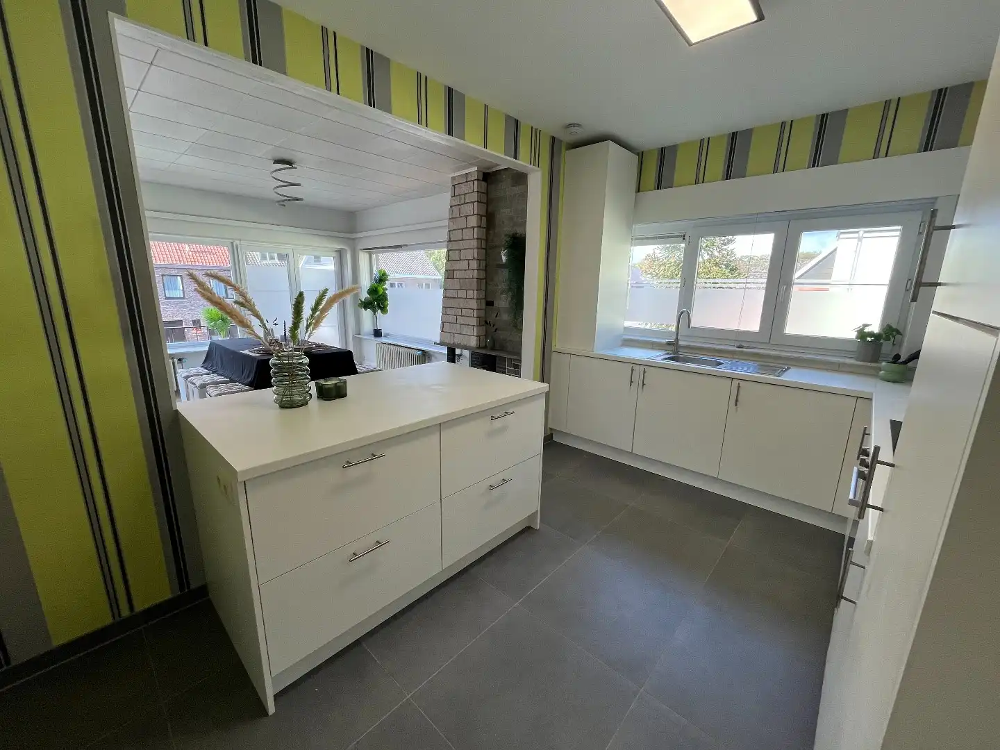 Instapklaar appartement met 2 slaapkamers in centrum St Kruis! foto 5