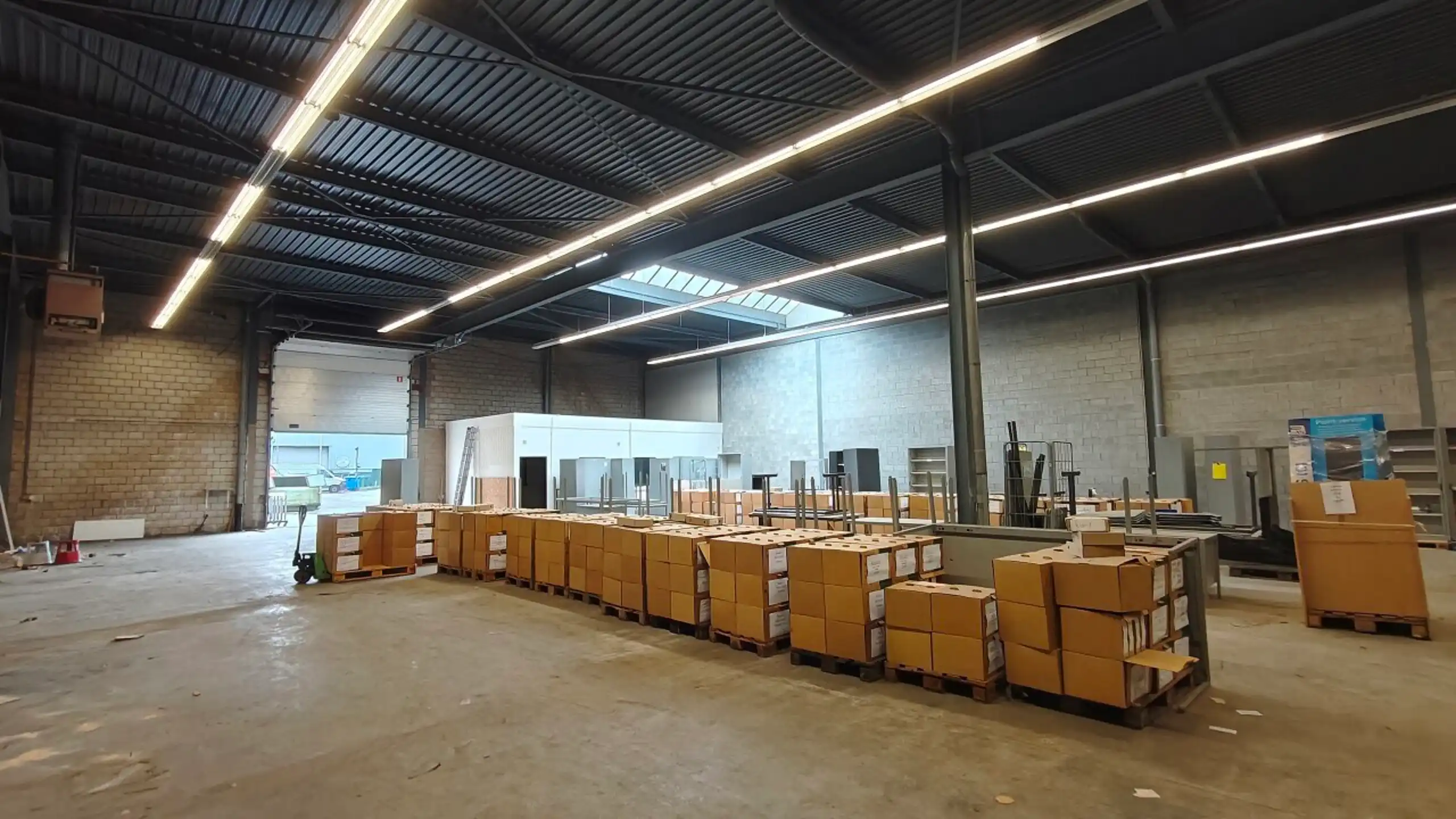 Functioneel magazijn met kantoorruimte op toplocatie foto 4