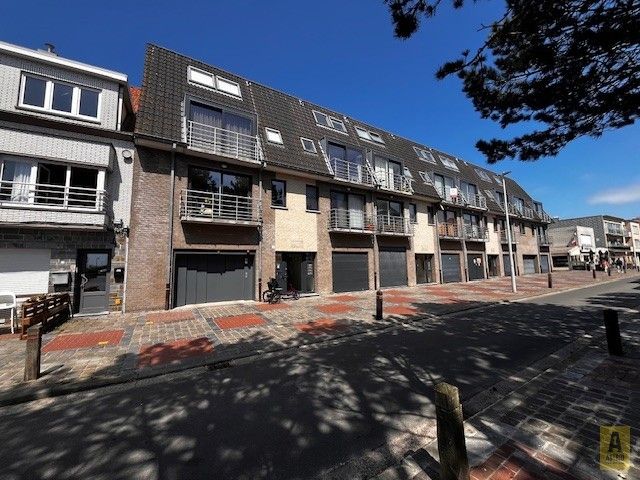 Ondergrondse GARAGEBOX in centrum Bredene - Duinen foto {{pictureIndex}}