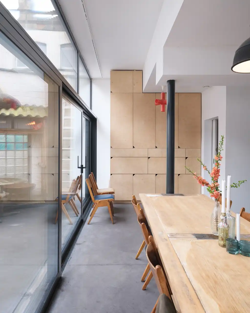 Bijzonder ruime duplex loft (263 m2&nbsp;bvo) met buitenruimte, 3 slaapkamers, 2 badkamers en inpandige garage nabij de Vrijdagsmarkt. foto 9
