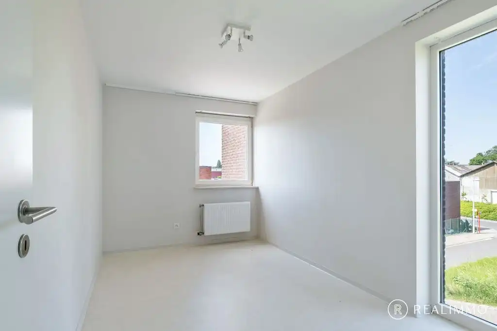 Recente halfopen bebouwing met 3 slaapkamers foto 14