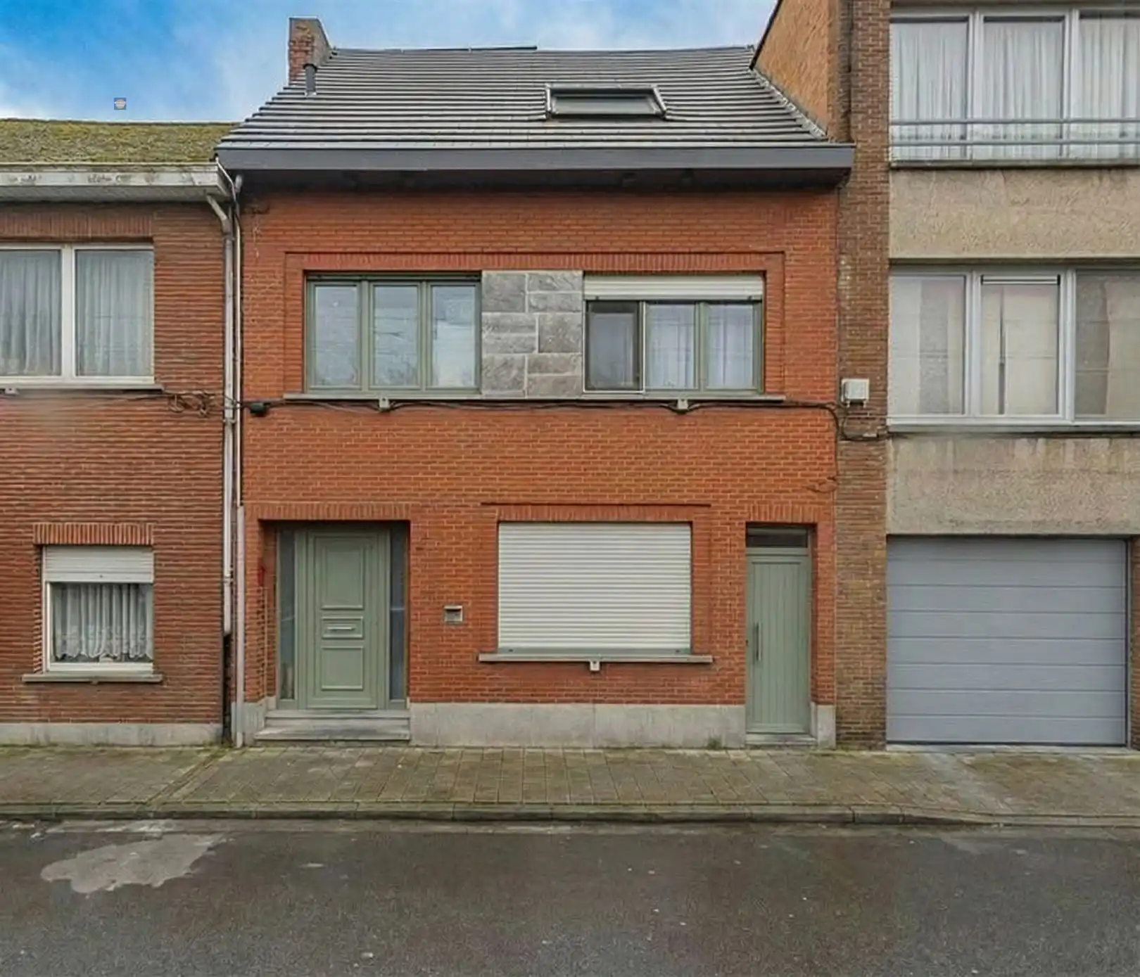 Gerenoveerde woning met 4 slaapkamers in Willebroek foto {{pictureIndex}}