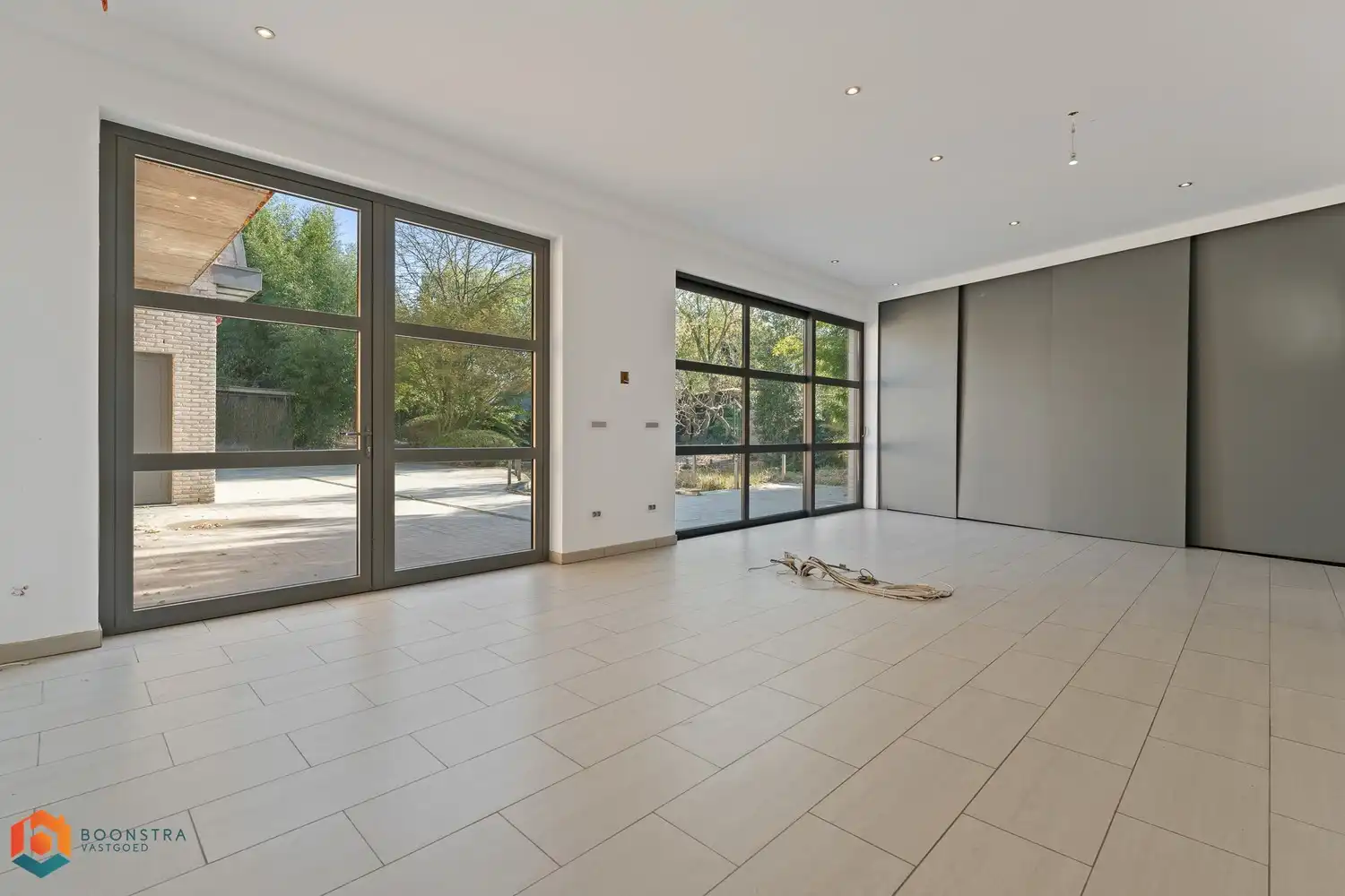 Handelspand met woonst en ruime parking op een perceel van 2592 m² te Rotselaar foto 8