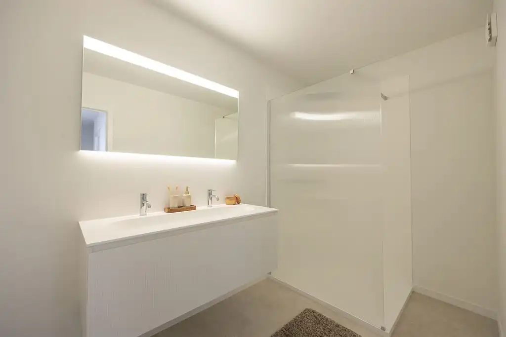 Ruim gerenoveerd appartement met groen zicht en parkeerplaats foto 12