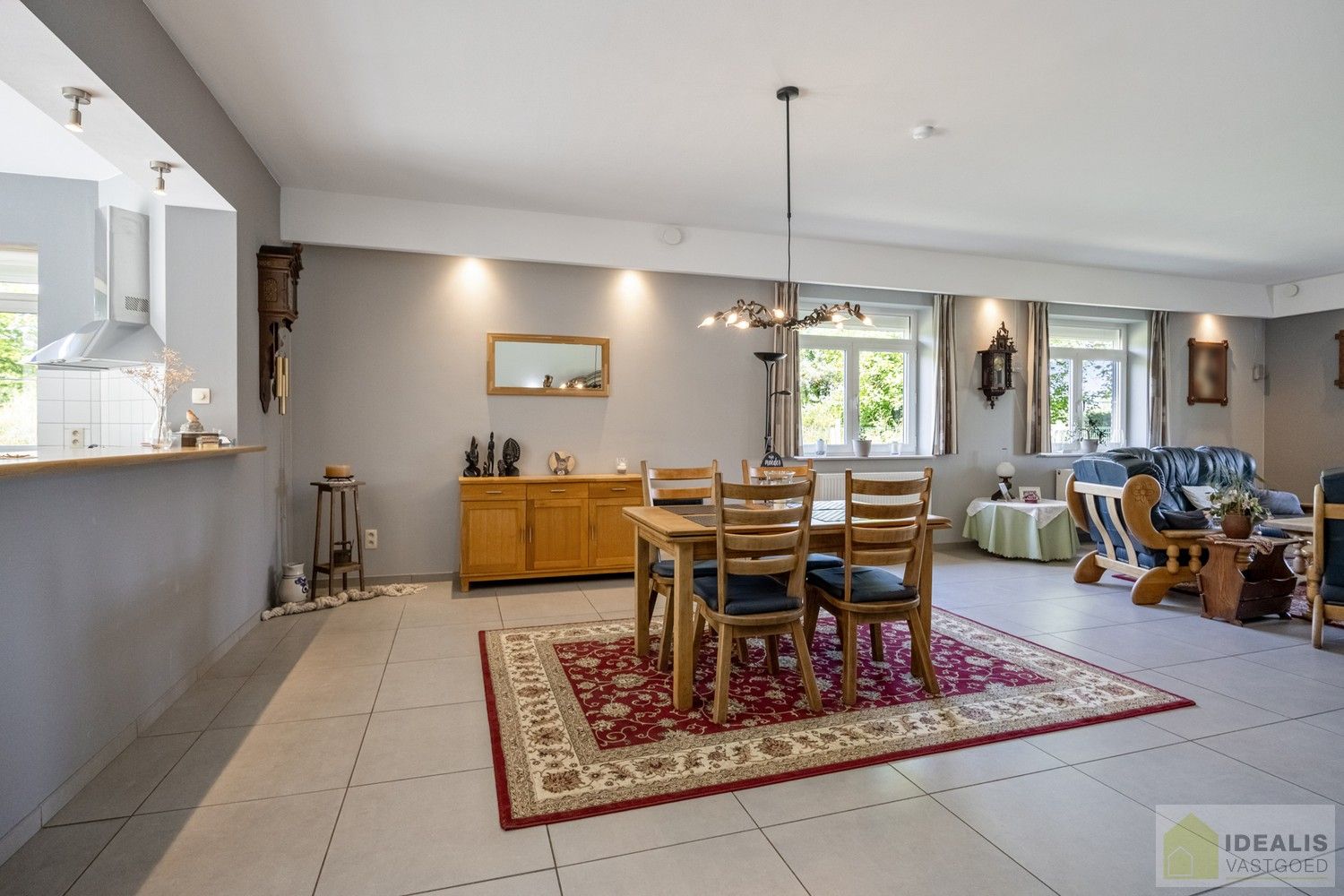 ZEER RUIM OPGEZETTE (360m²!) EN KNAP AFGEWERKTE EENGEZINSWONING OP RUSTIGE LOCATIE MET MAAR LIEFST 8!! SLAAPKAMERS foto 13