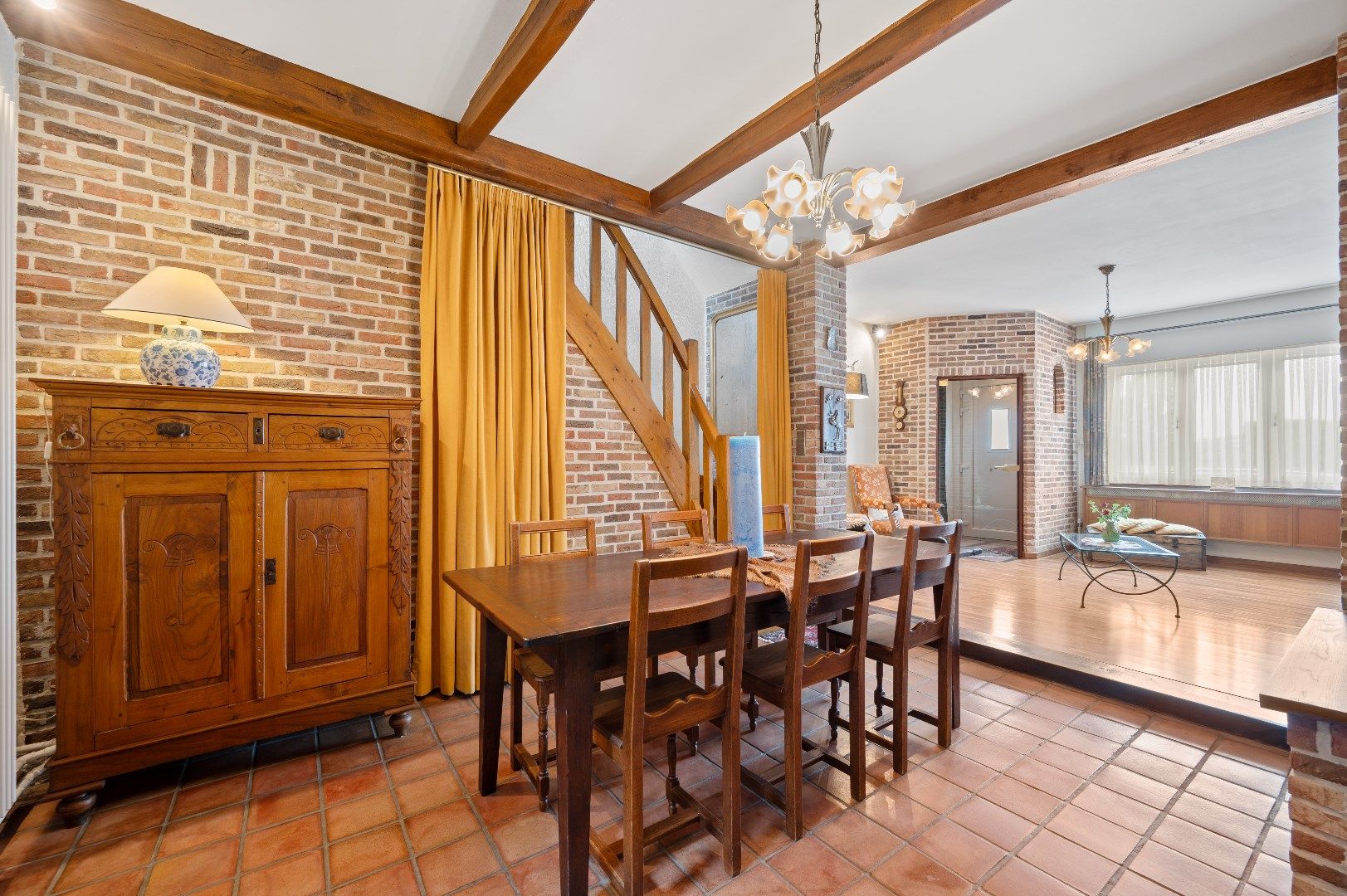 Gezinswoning met 5 slaapkamers, 2 badkamers en prachtige tuin foto 5