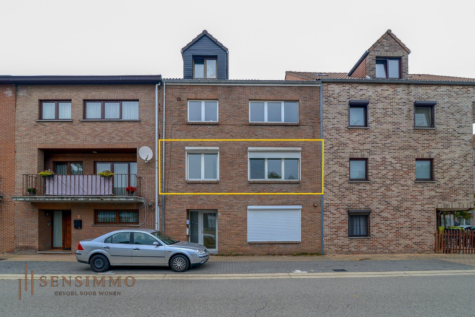 Gerenoveerd appartement met terras en 2 slaapkamers in Genk foto {{pictureIndex}}