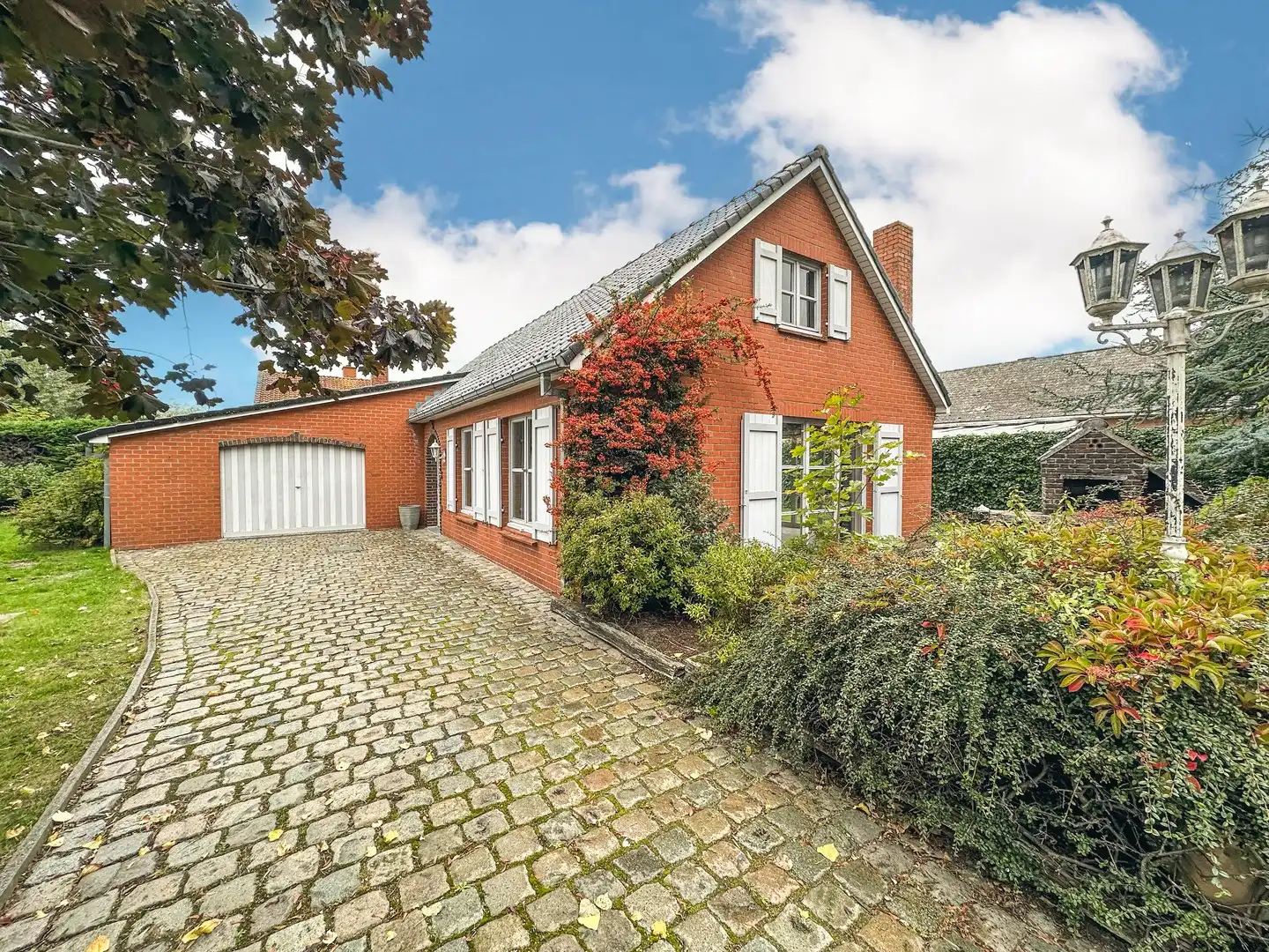 Hoofdfoto van de publicatie: Instapklare villa nabij het bruisende dorp van Koksijde.