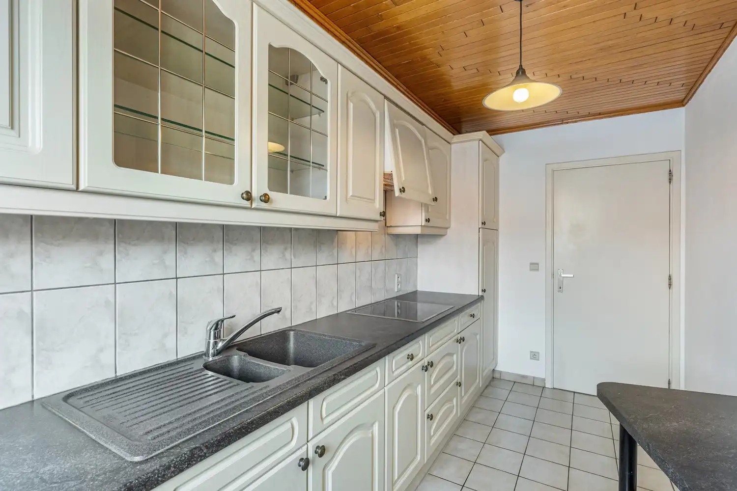 Appartement met 2 slaapkamers en ruime garage in het stadscentrum van Sint-Truiden foto 8