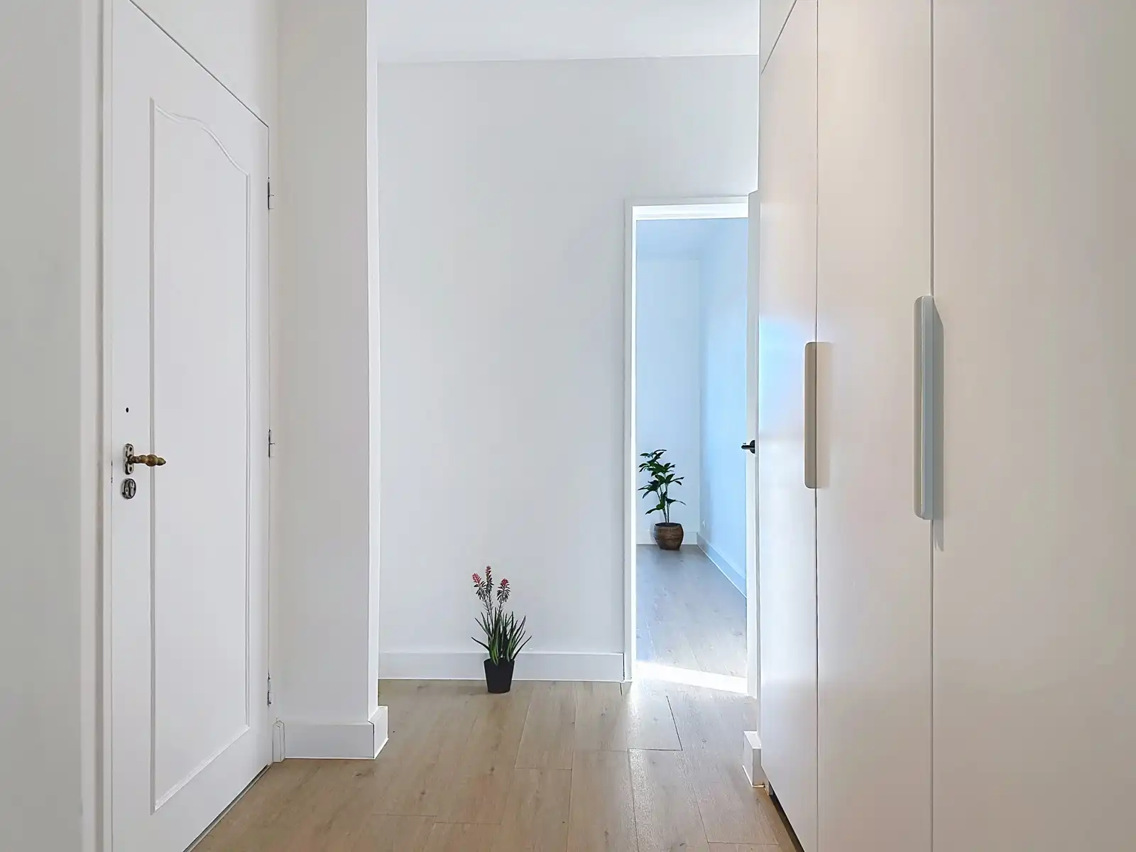 Instapklaar appartement met 3 kamers op een toplocatie! foto 23