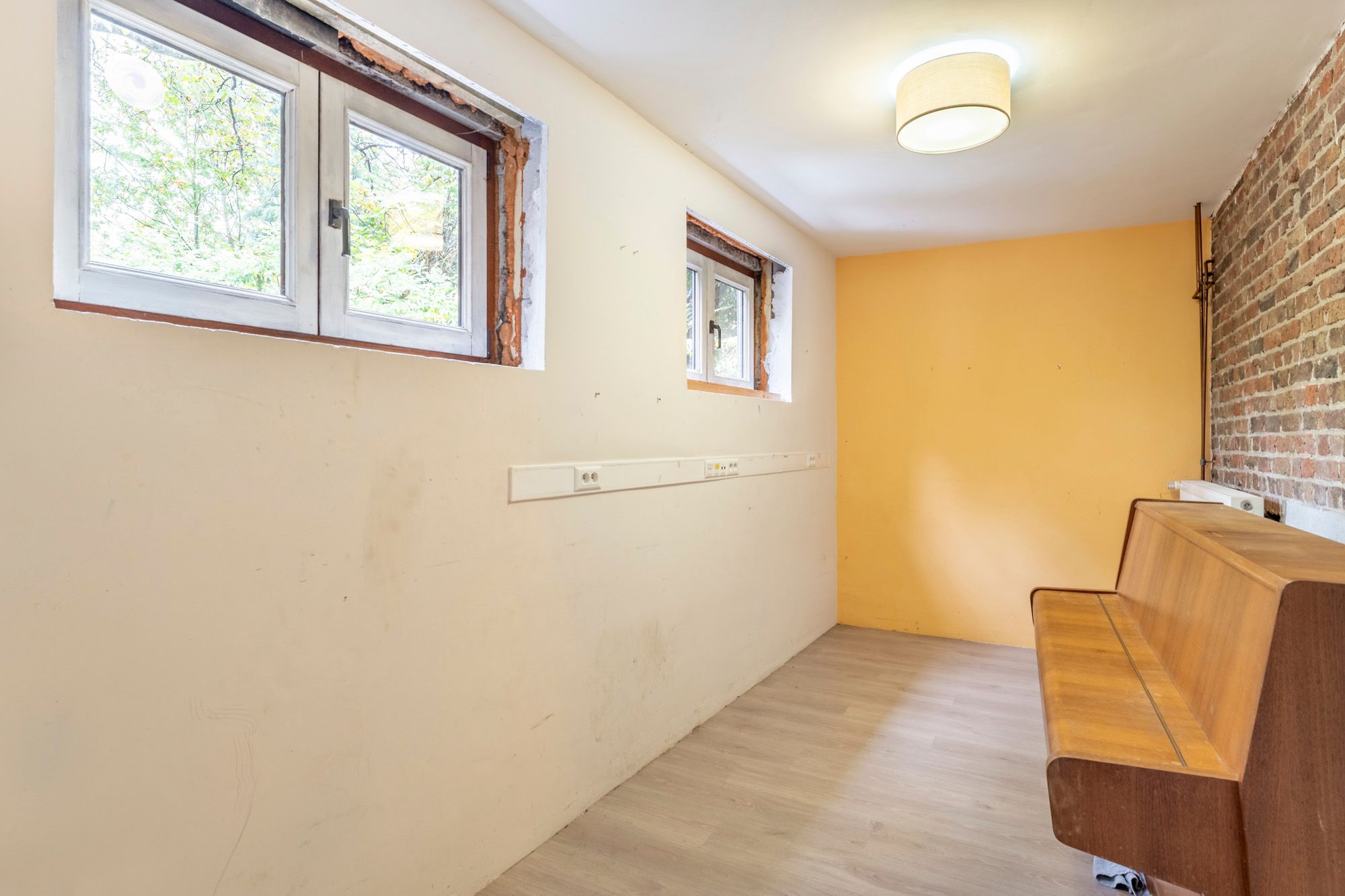 Deels Gerenoveerde Dorpshoeve met Veel Mogelijkheden foto 7