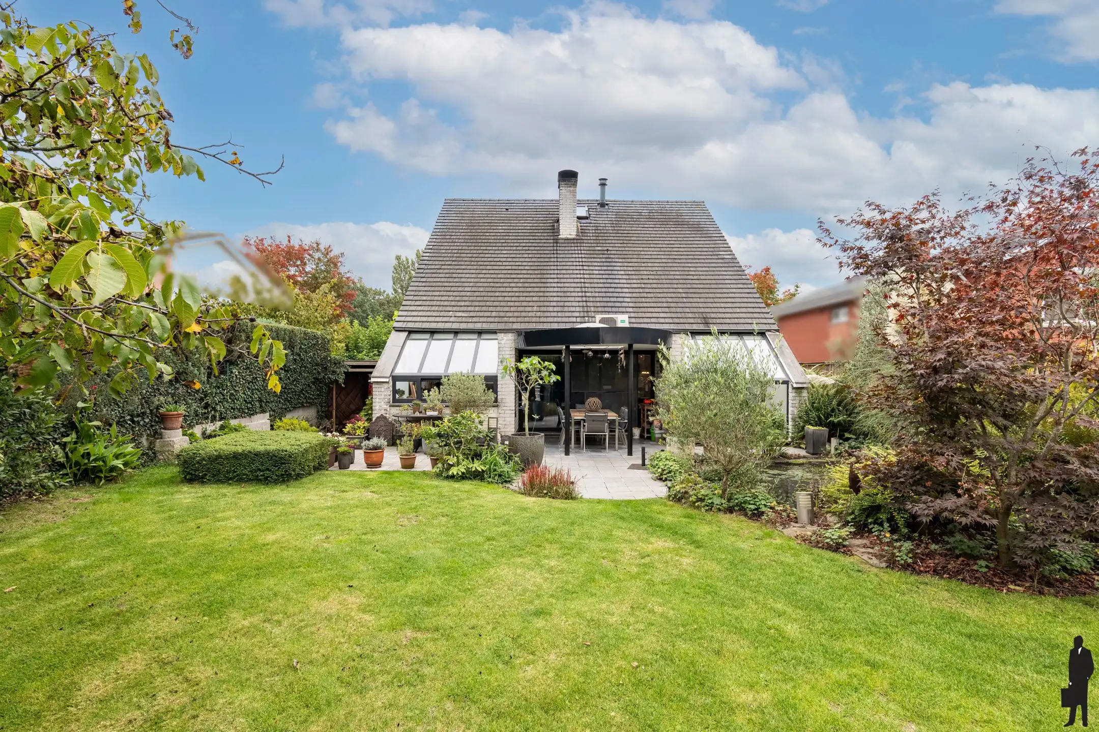 Instapklare gezinswoning met 3slks, tuin en garage op 563 m² foto 2