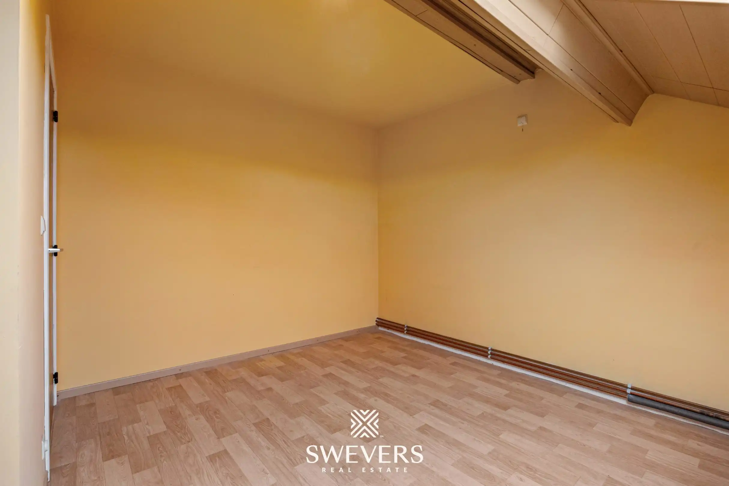 Ideale starterswoning met 4 slaapkamers op zonrijk perceel foto 4