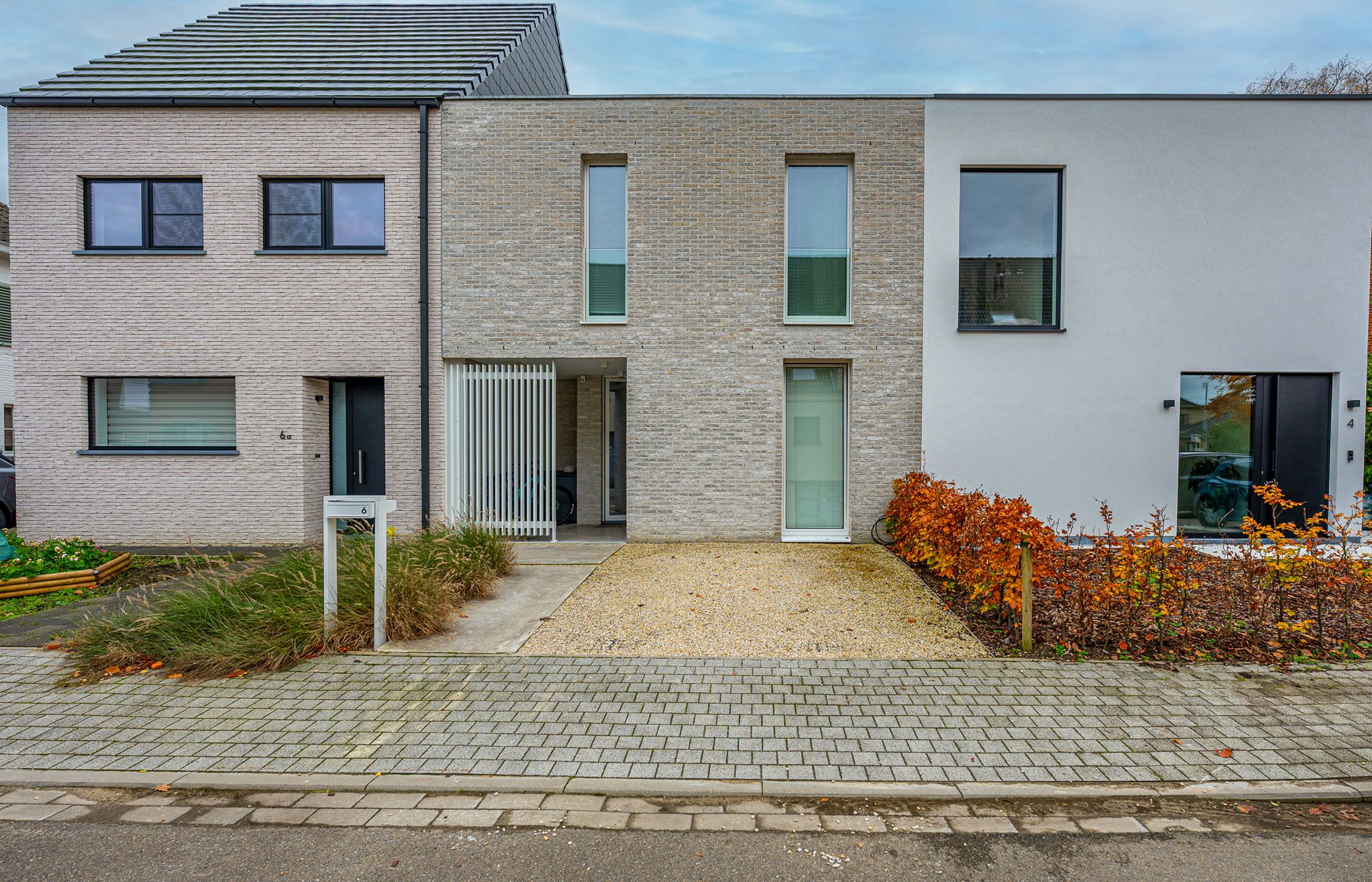 Uitstekend afgewerkte woning met terras en tuintje foto 2