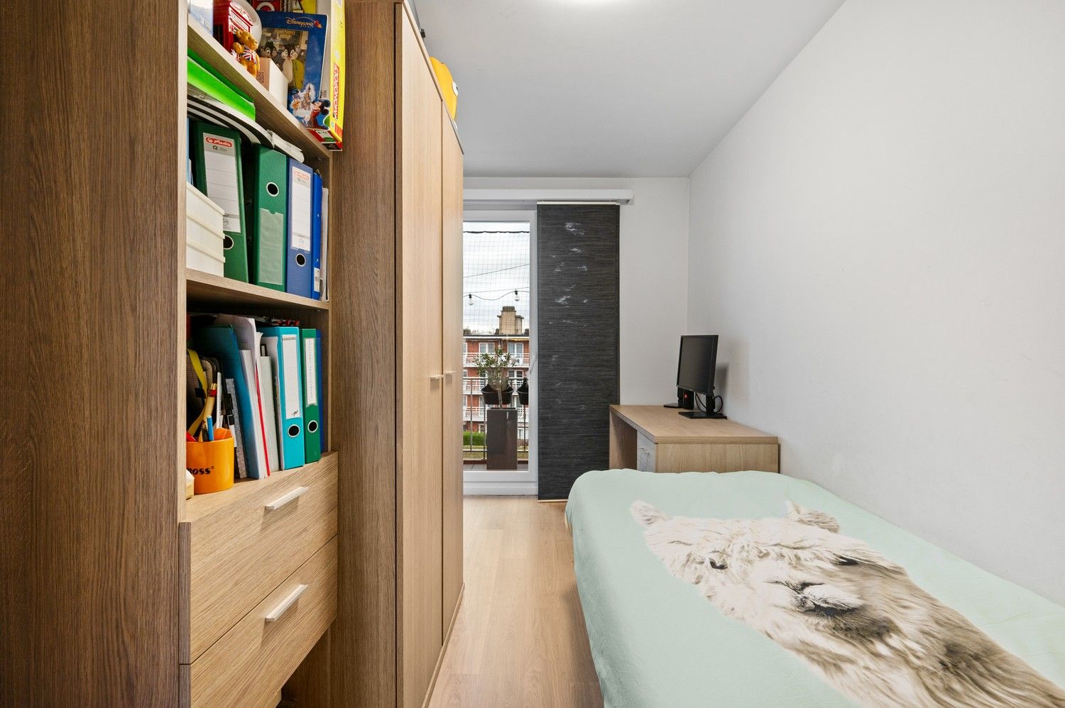 Instapklaar appartement met 2 slaapkamers en terras in Deurne! foto 11