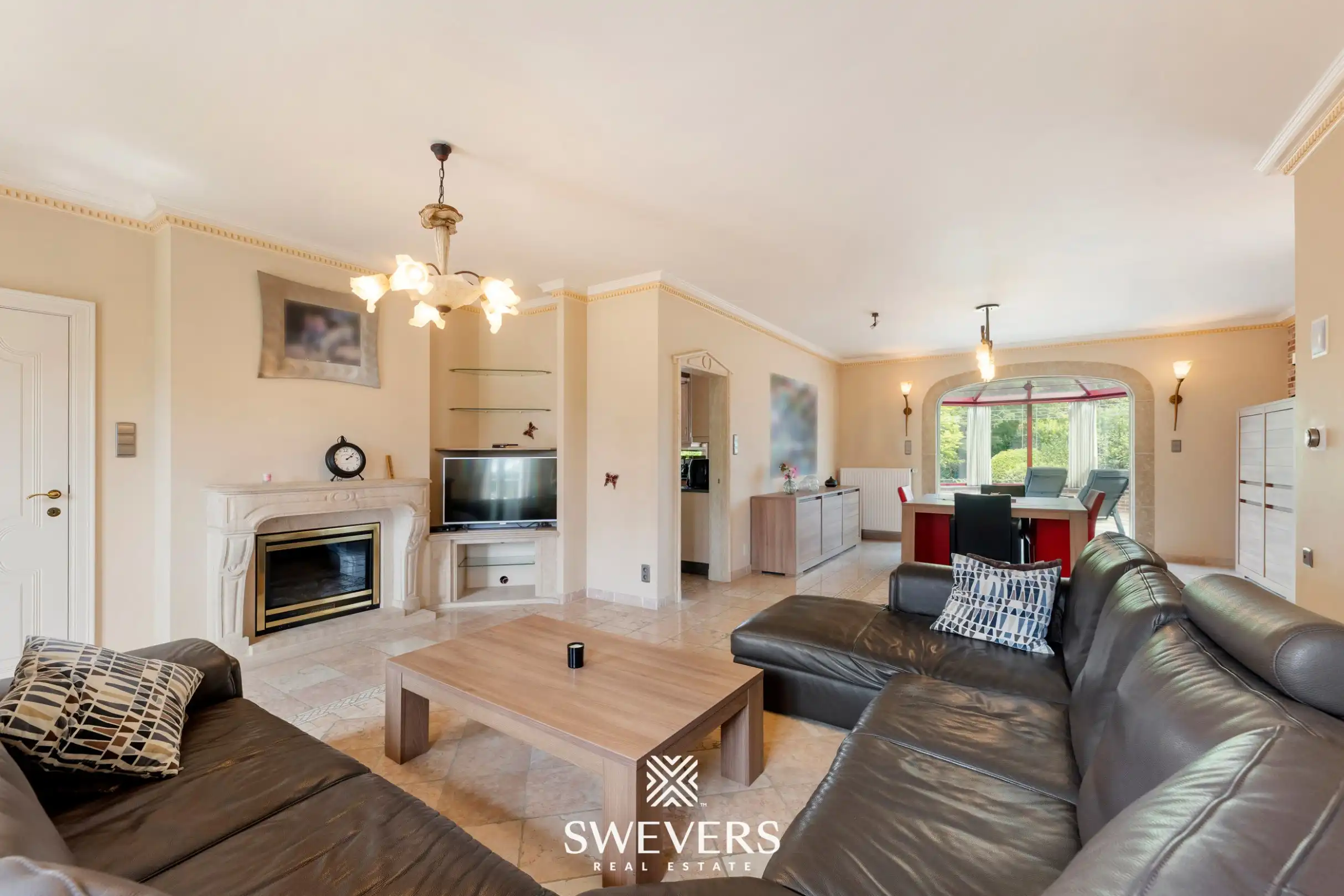 Ruime en instapklare villa met 5 slaapkamers op een perceel van 22a 96ca foto 5
