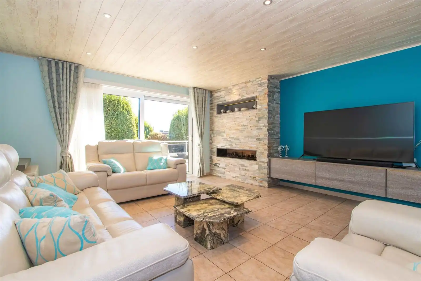 Instapklaar appartement met ruim terras en garage foto 4