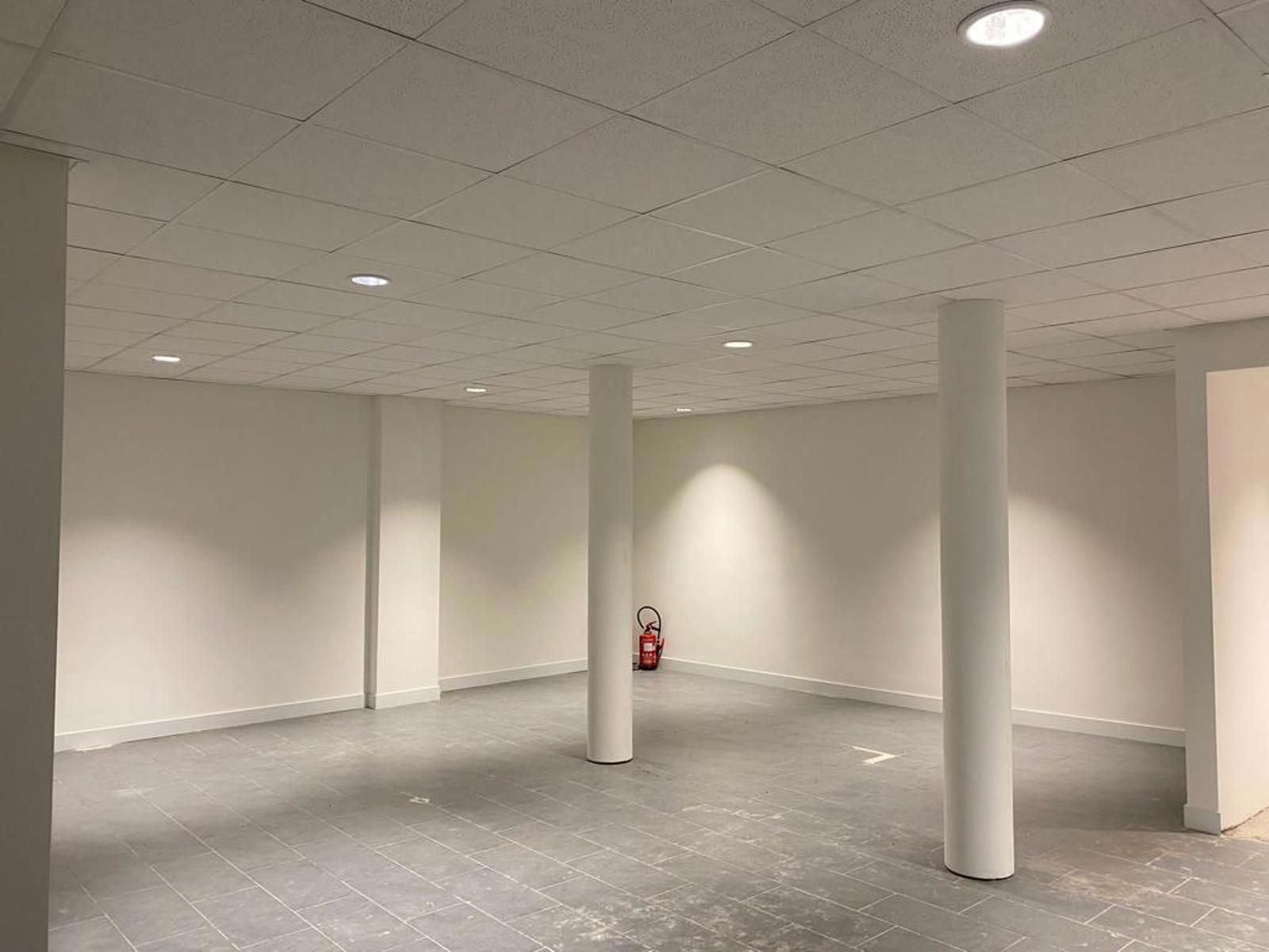 Handelsgelijkvloers  van maar lietst 146m² op AAA- Locatie  foto 3