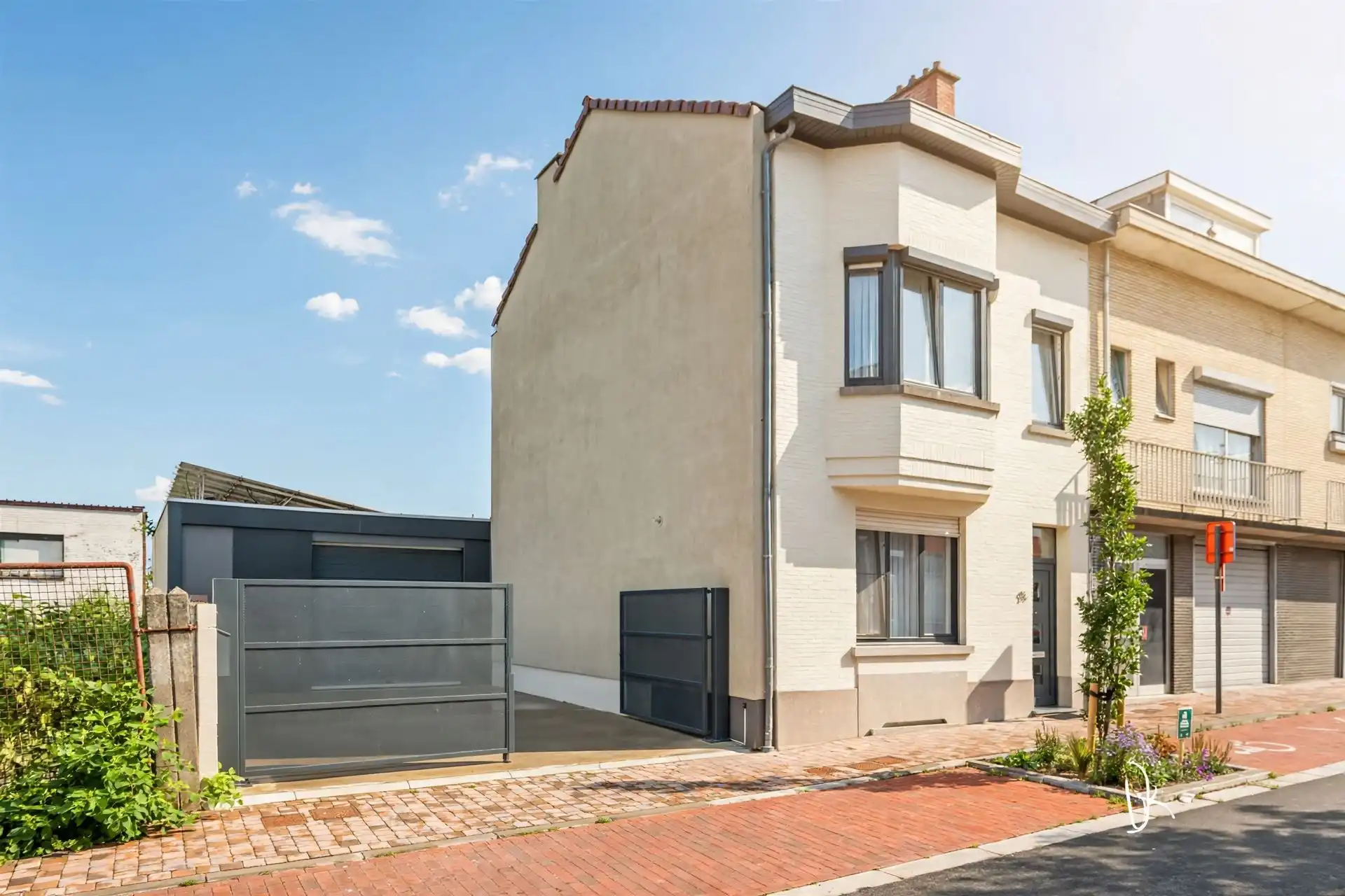 Ruime instapklare woning met 4 slpk, garage/atelier & tuin! foto 8
